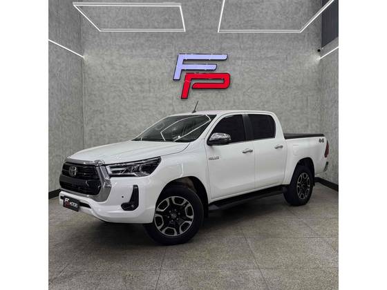 TOYOTA HILUX 2.8 D-4D TURBO DIESEL CD SRX 4X4 AUTOMÁTICO